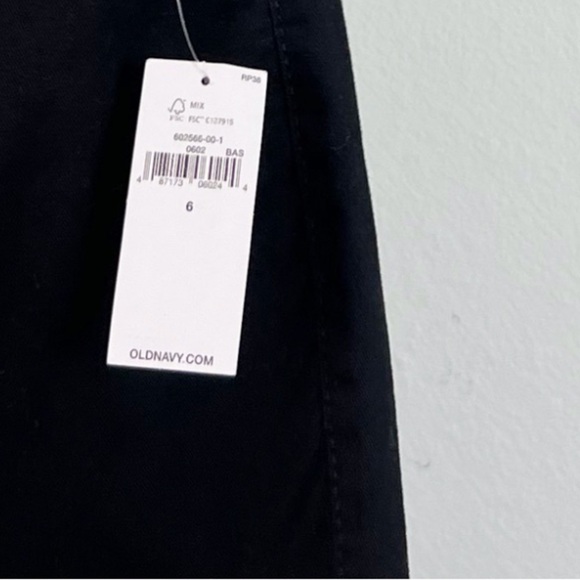 NWT Old Navy Mid Rise Skinny Everyday Khaki Pants in Black - Picture 6 of 7